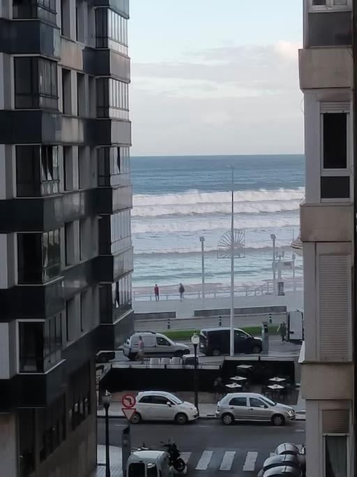 Av Premio Real 16 Apartment Gijon Bagian luar foto