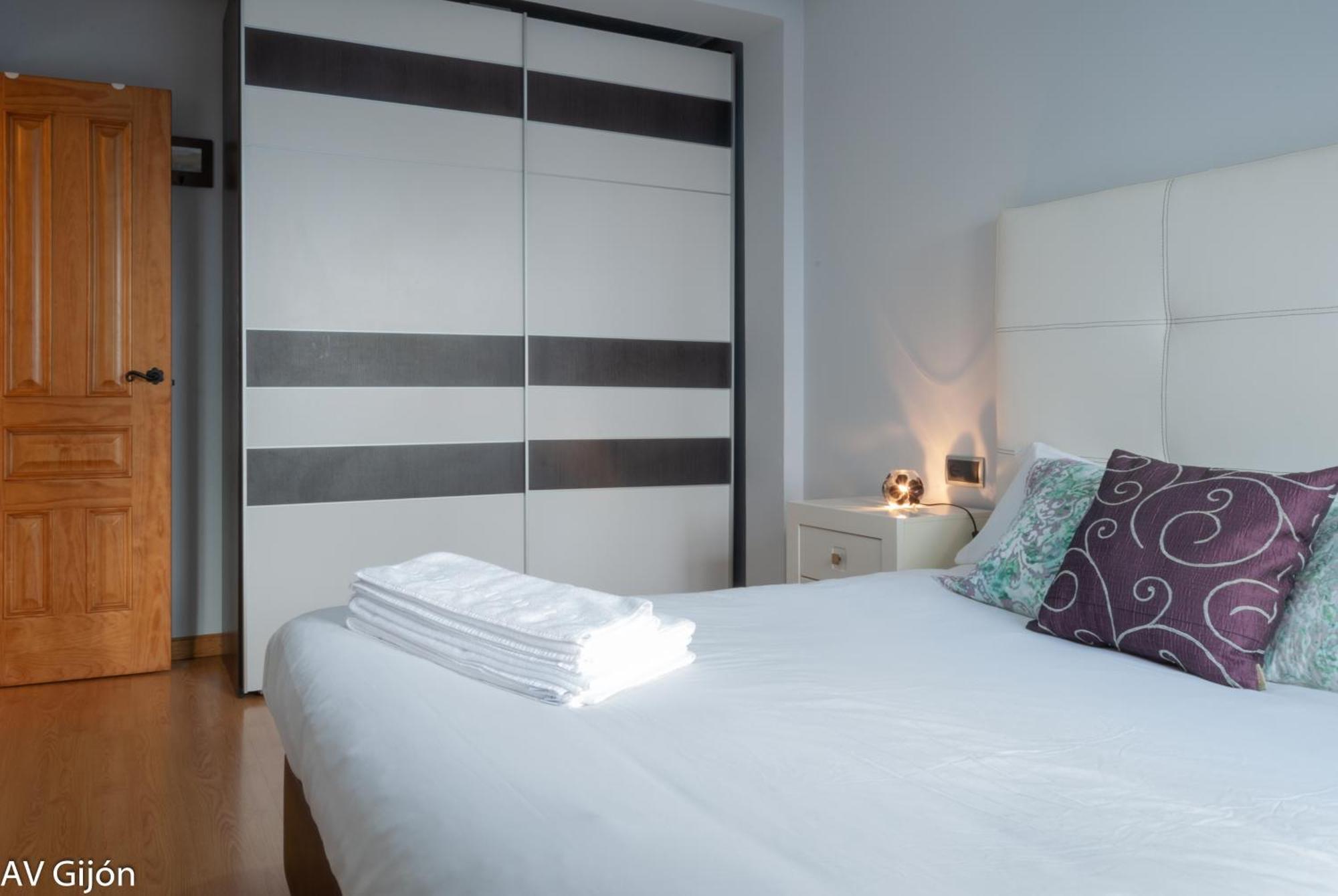 Av Premio Real 16 Apartment Gijon Bagian luar foto