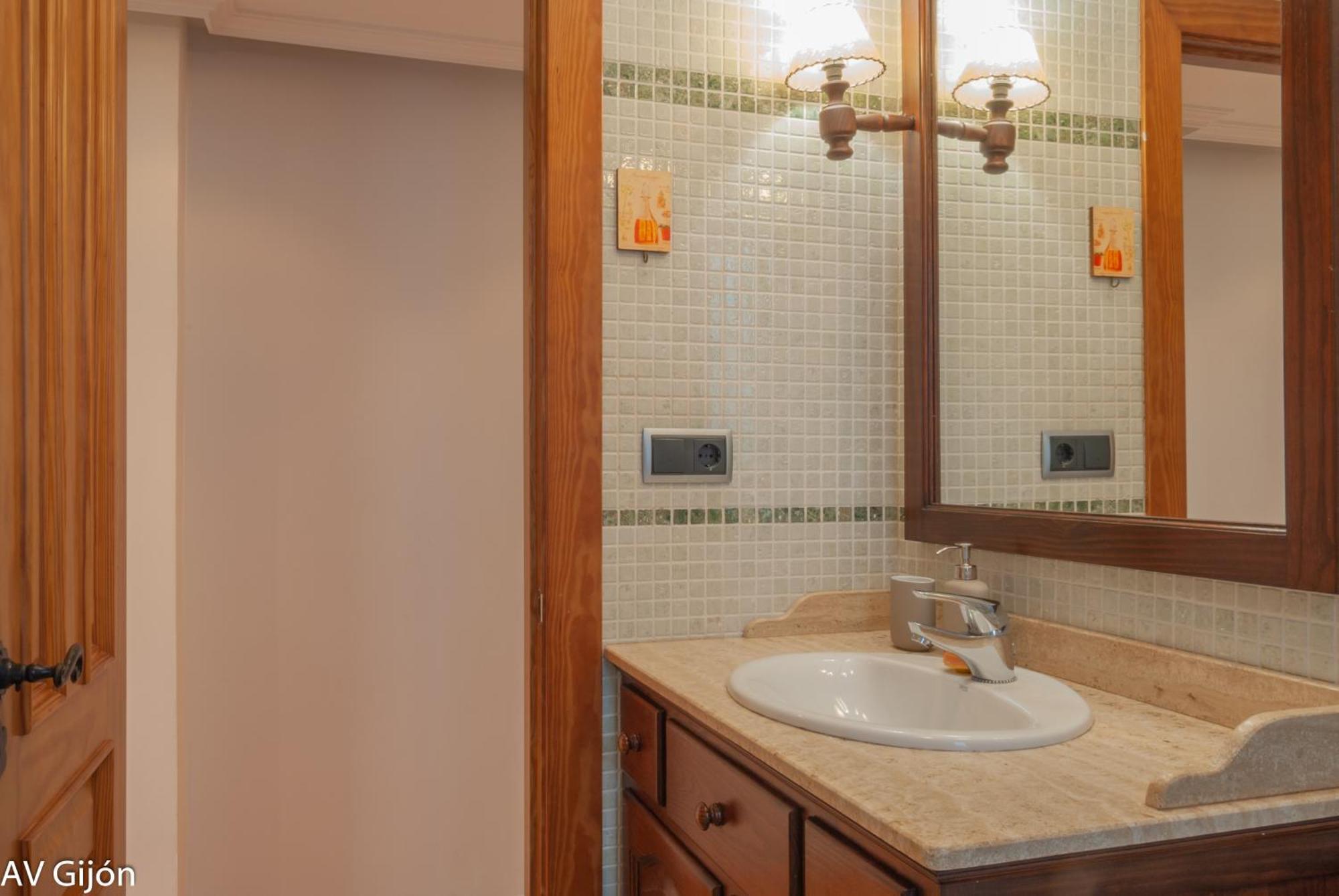 Av Premio Real 16 Apartment Gijon Bagian luar foto