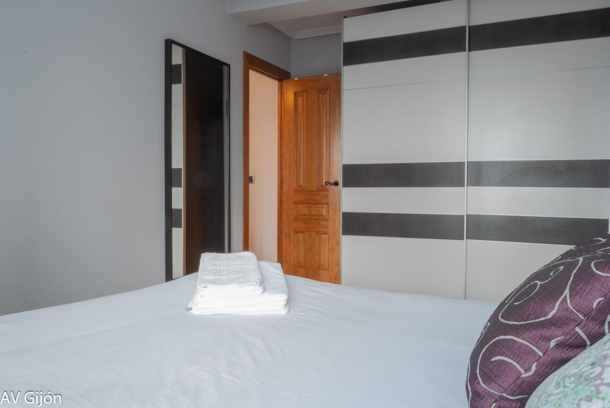 Av Premio Real 16 Apartment Gijon Bagian luar foto