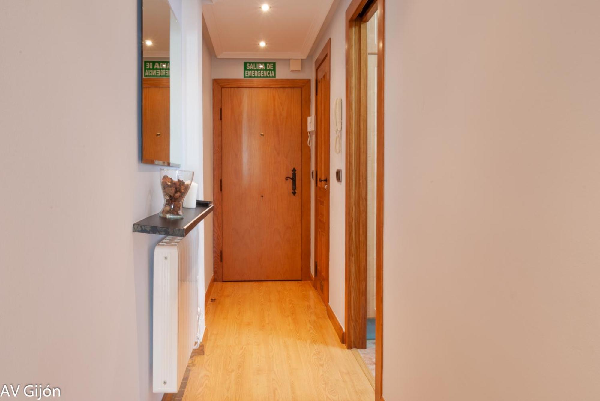 Av Premio Real 16 Apartment Gijon Bagian luar foto