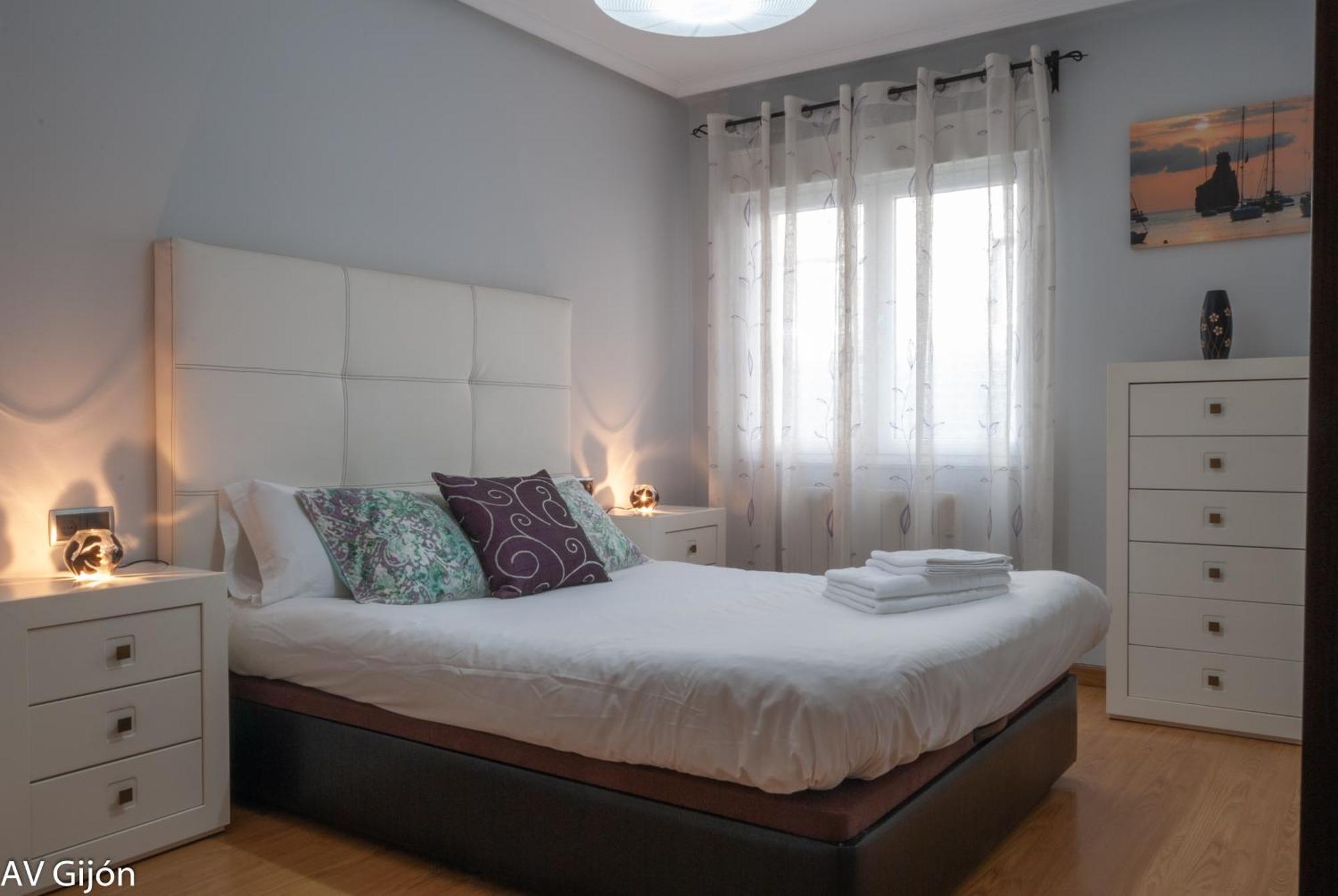 Av Premio Real 16 Apartment Gijon Bagian luar foto