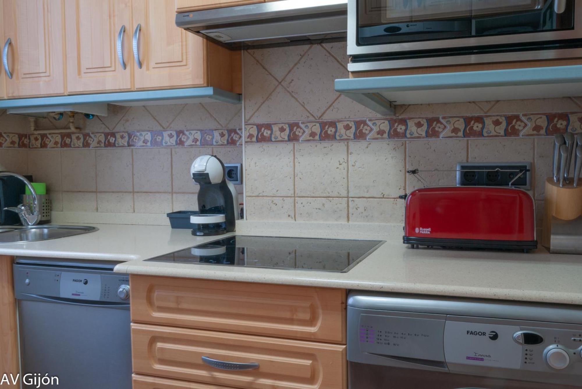 Av Premio Real 16 Apartment Gijon Bagian luar foto