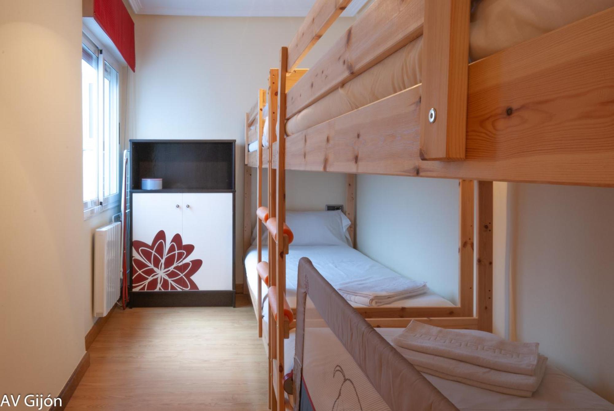 Av Premio Real 16 Apartment Gijon Bagian luar foto