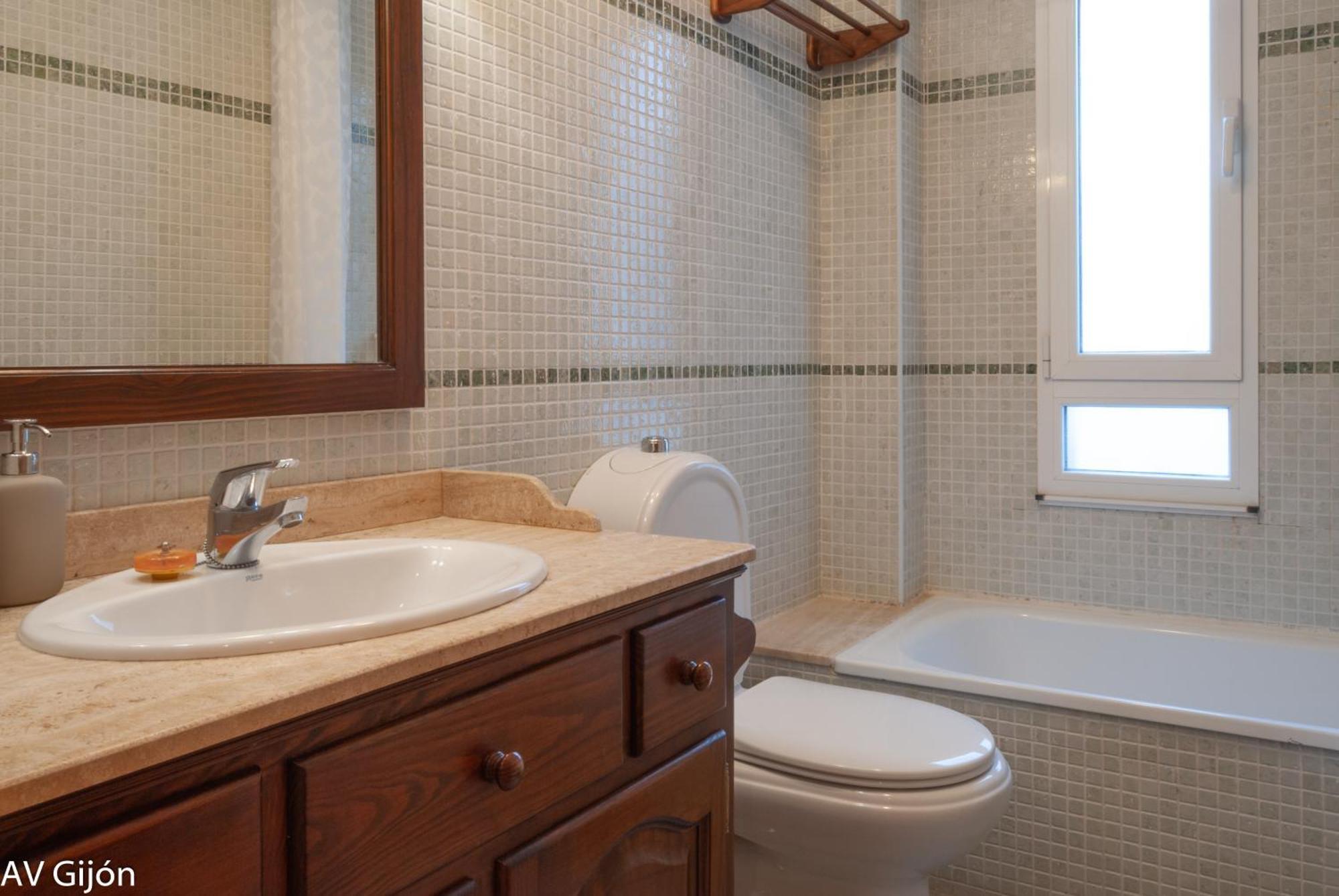 Av Premio Real 16 Apartment Gijon Bagian luar foto