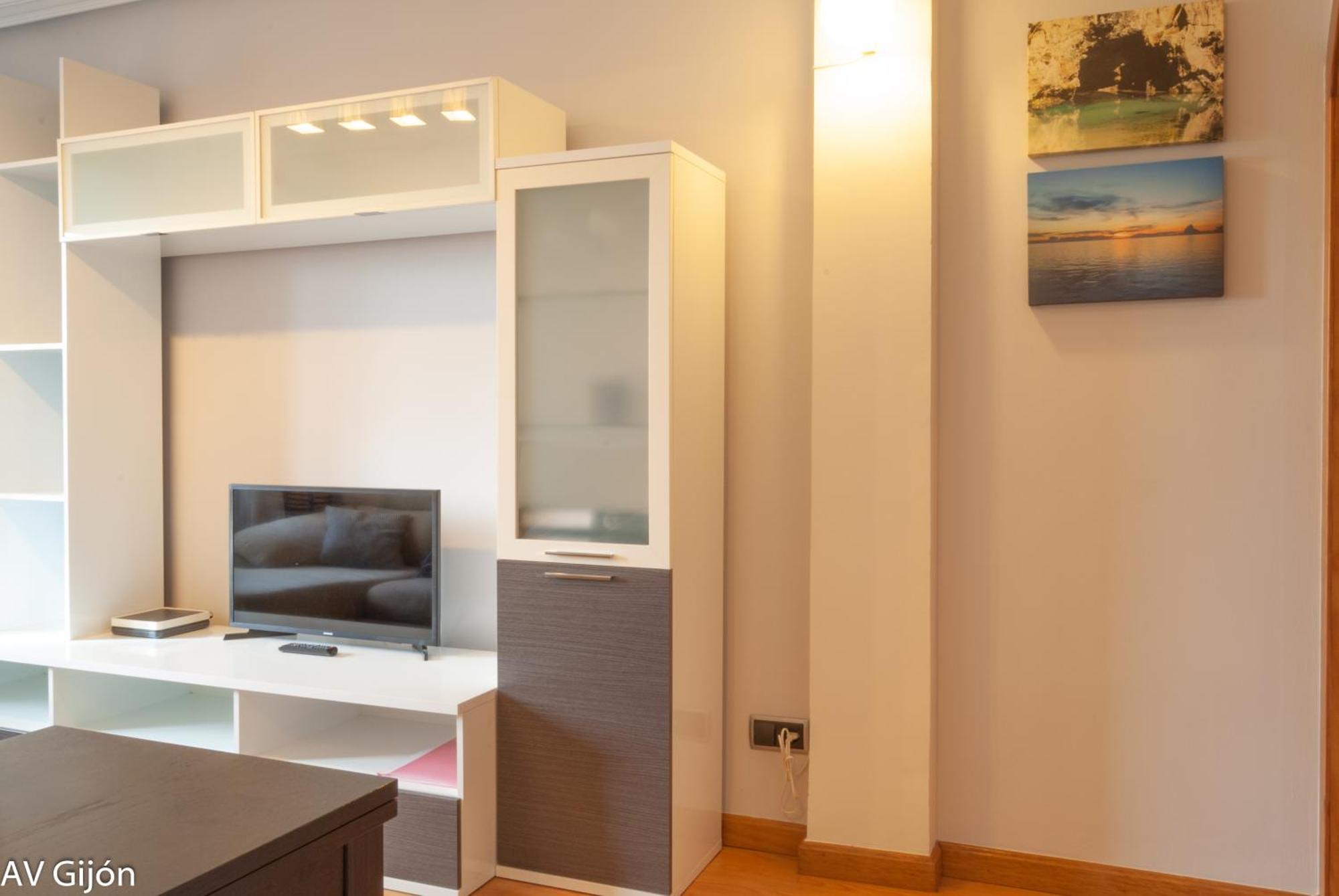 Av Premio Real 16 Apartment Gijon Bagian luar foto