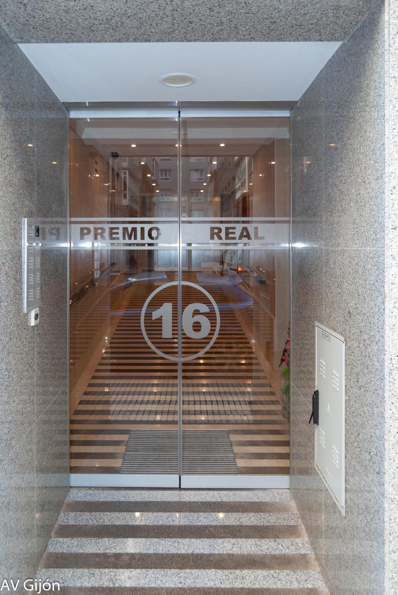 Av Premio Real 16 Apartment Gijon Bagian luar foto