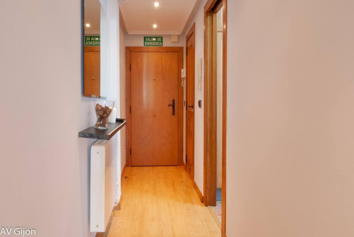 Av Premio Real 16 Apartment Gijon Bagian luar foto