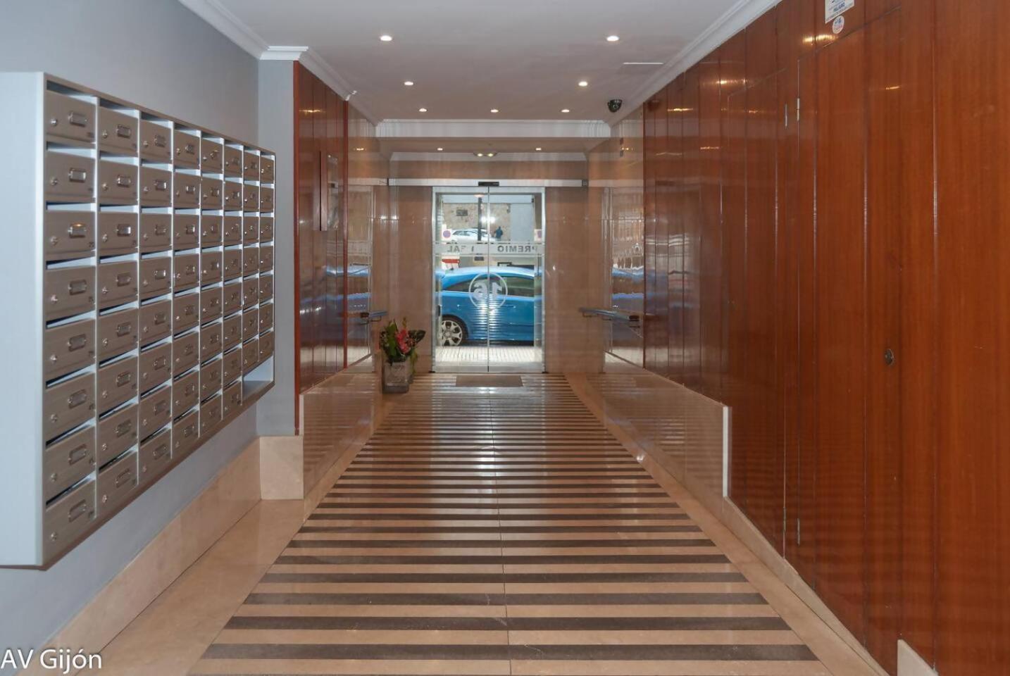 Av Premio Real 16 Apartment Gijon Bagian luar foto