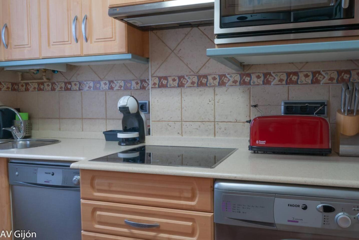 Av Premio Real 16 Apartment Gijon Bagian luar foto
