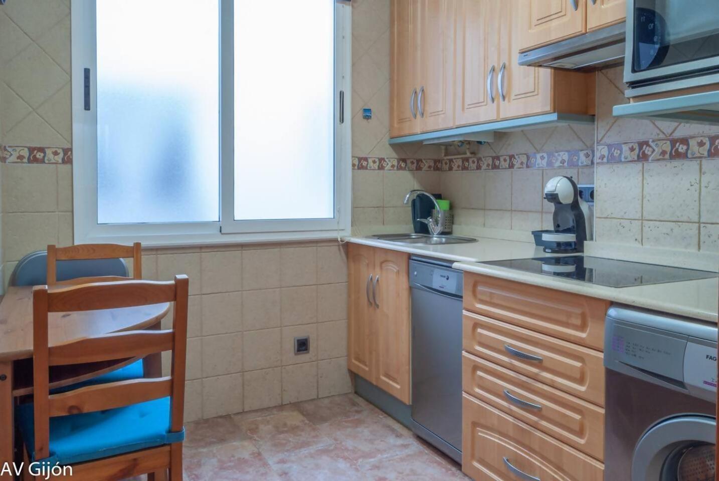 Av Premio Real 16 Apartment Gijon Bagian luar foto