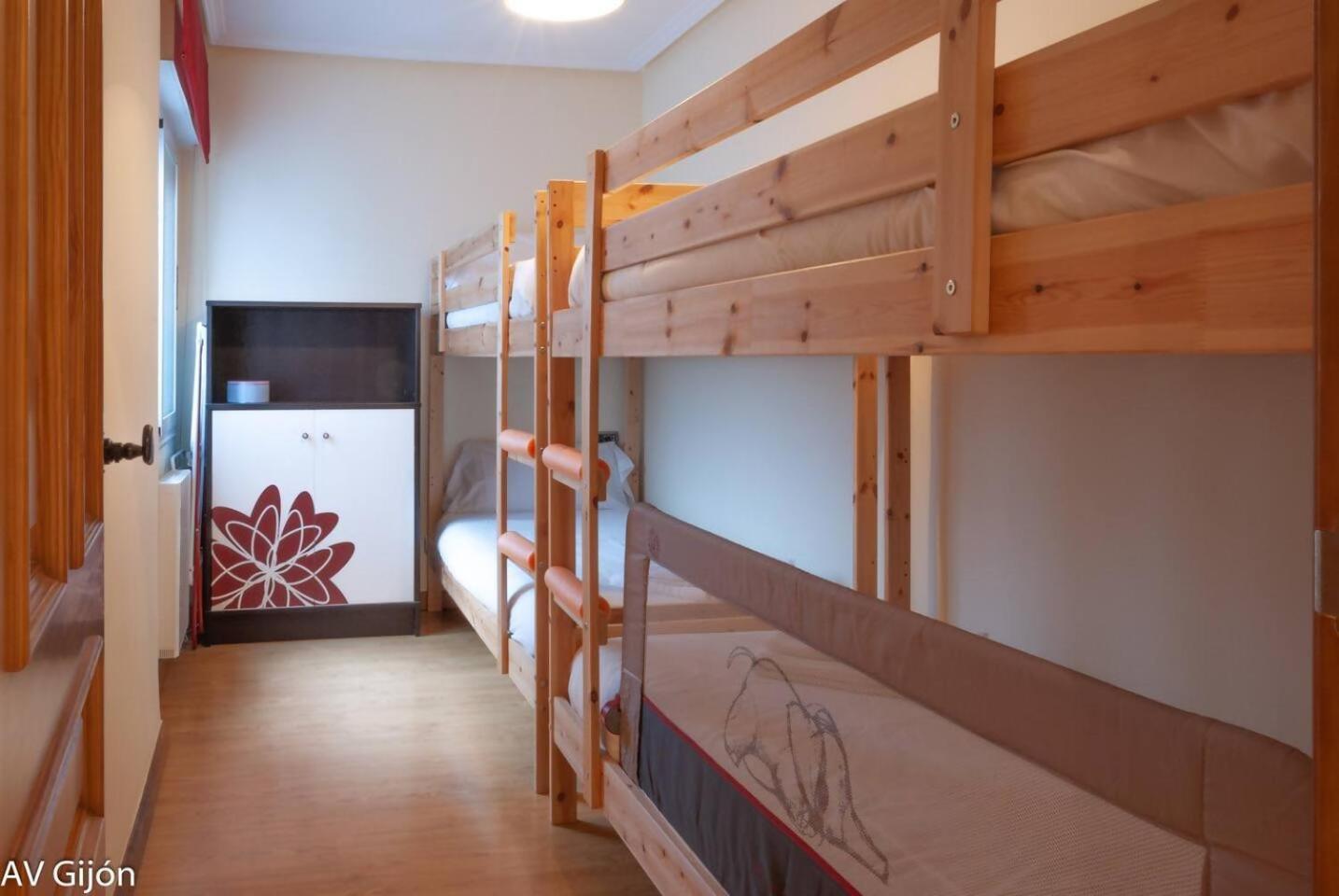 Av Premio Real 16 Apartment Gijon Bagian luar foto