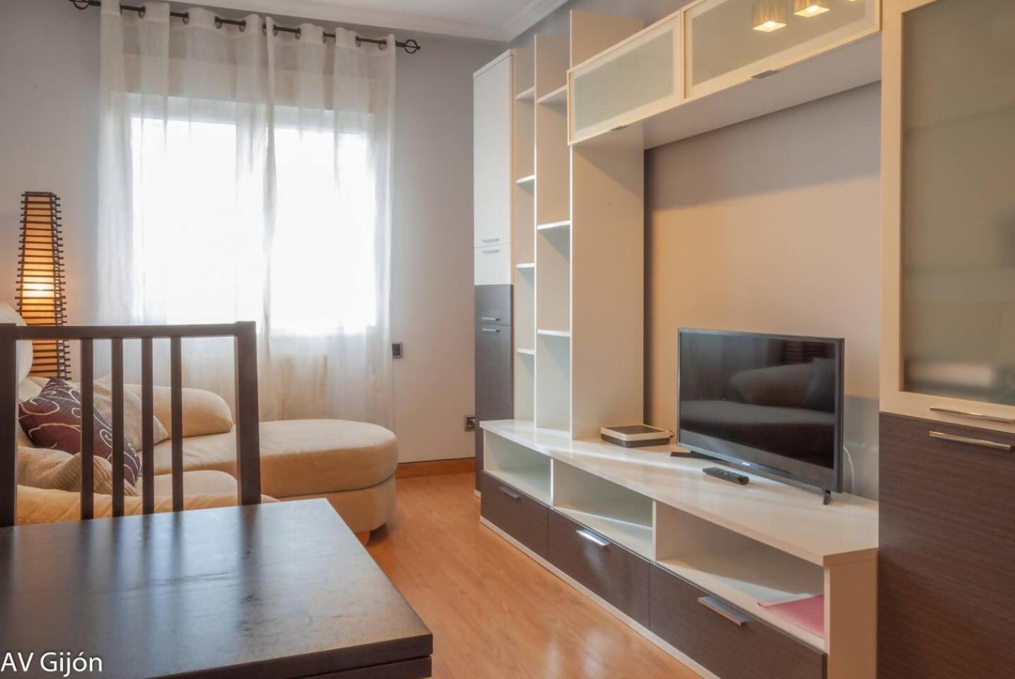 Av Premio Real 16 Apartment Gijon Bagian luar foto