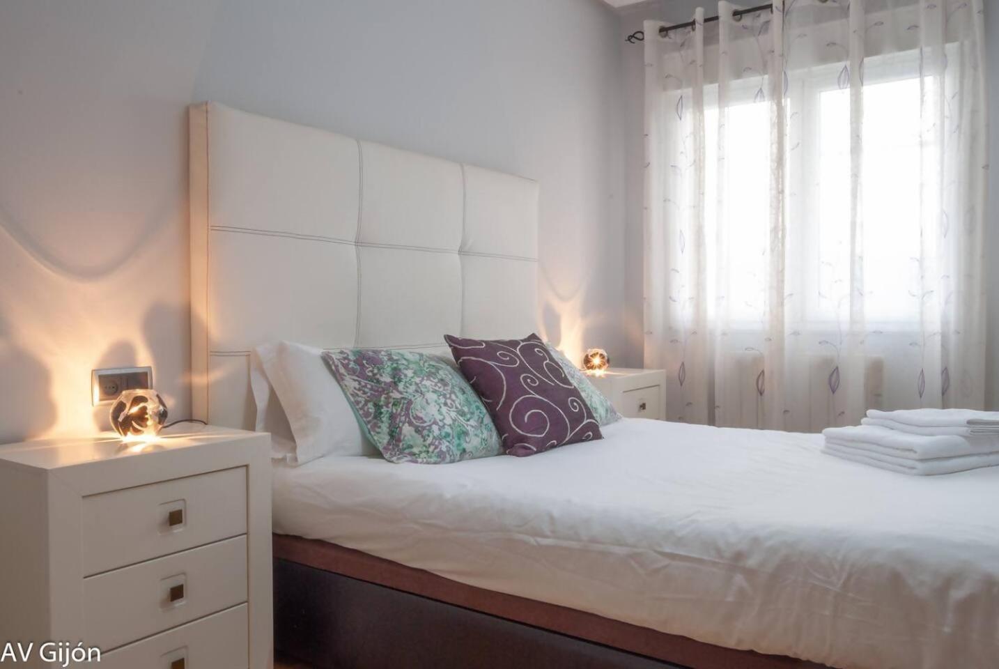 Av Premio Real 16 Apartment Gijon Bagian luar foto