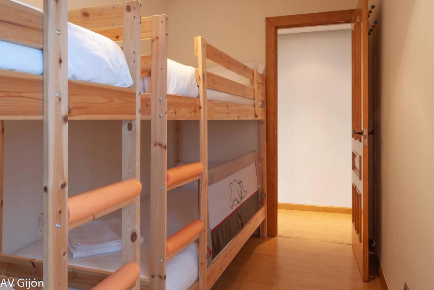 Av Premio Real 16 Apartment Gijon Bagian luar foto