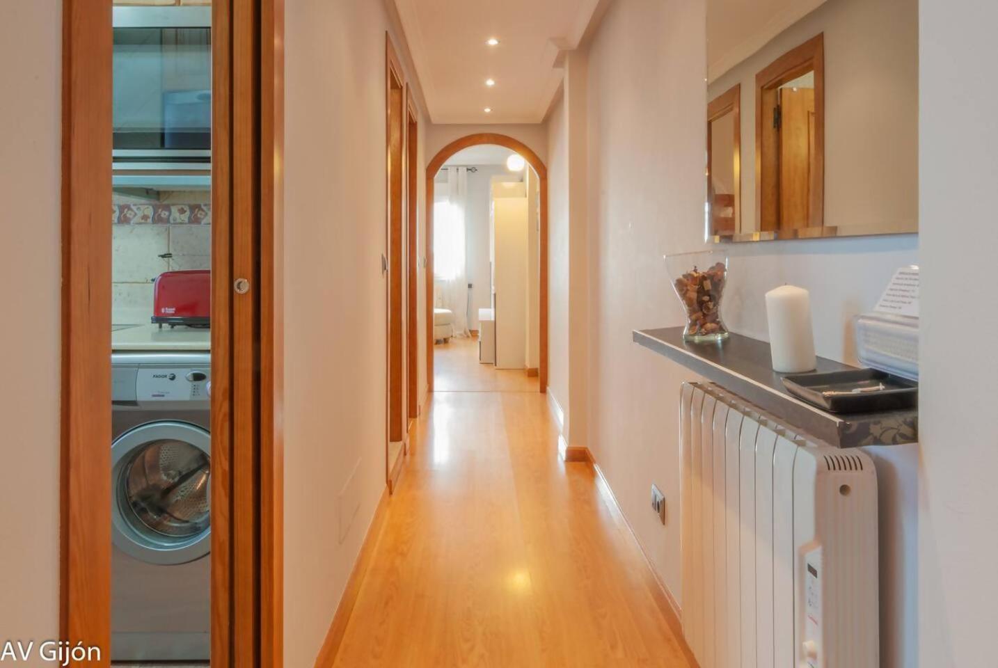 Av Premio Real 16 Apartment Gijon Bagian luar foto