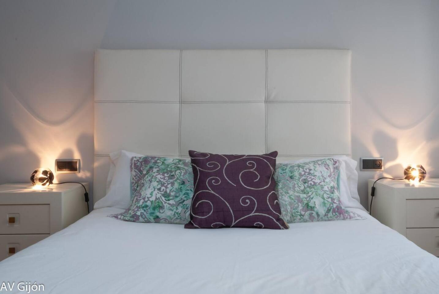 Av Premio Real 16 Apartment Gijon Bagian luar foto